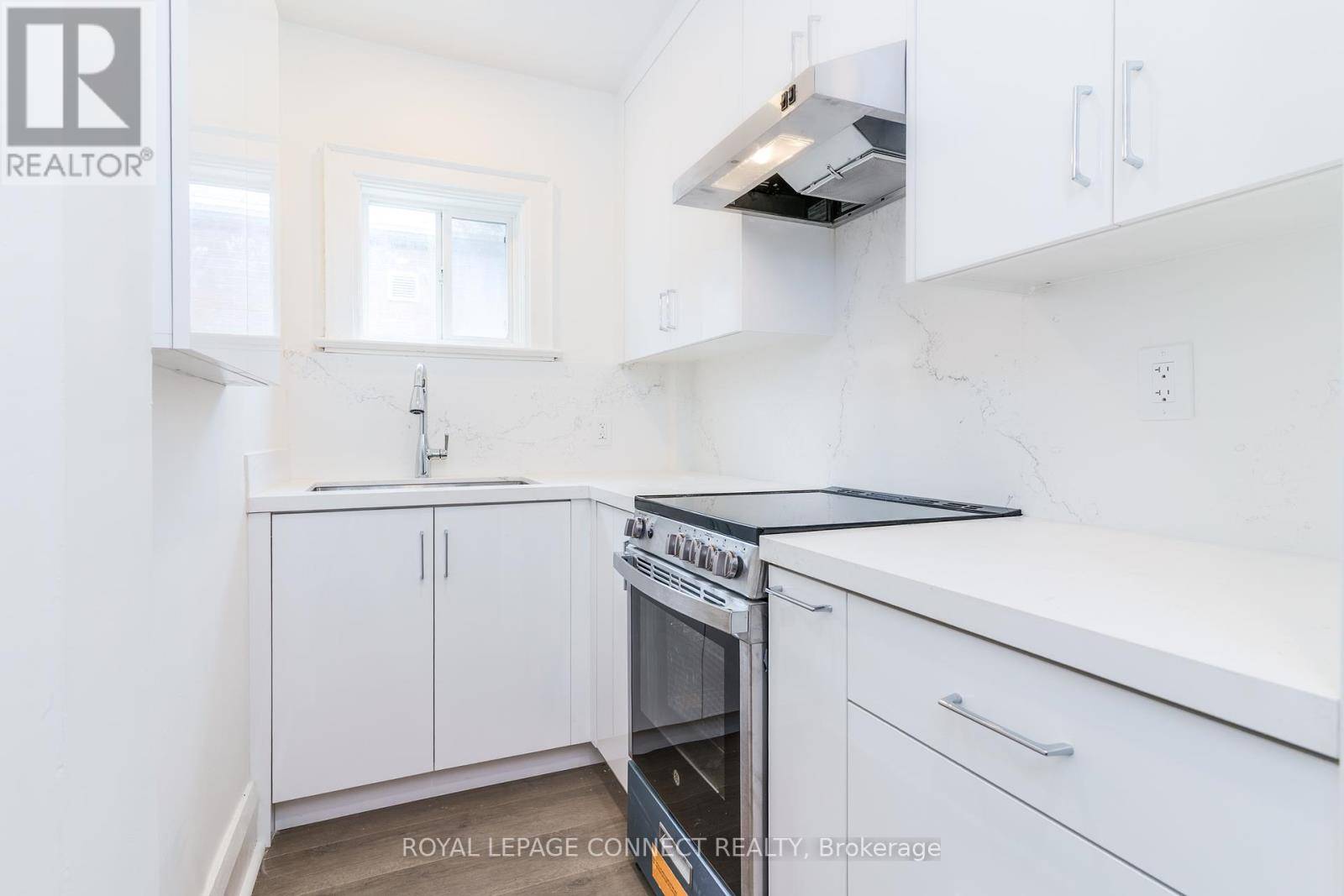 Toronto (high Park-swansea), ON M6S3B1,130 Beresford AVE #3