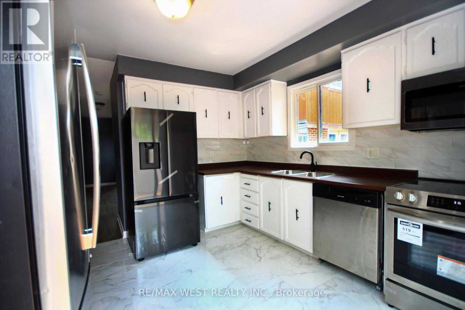 Brampton (heart Lake West), ON L6Z1B1,148 FANSHAWE DRIVE N