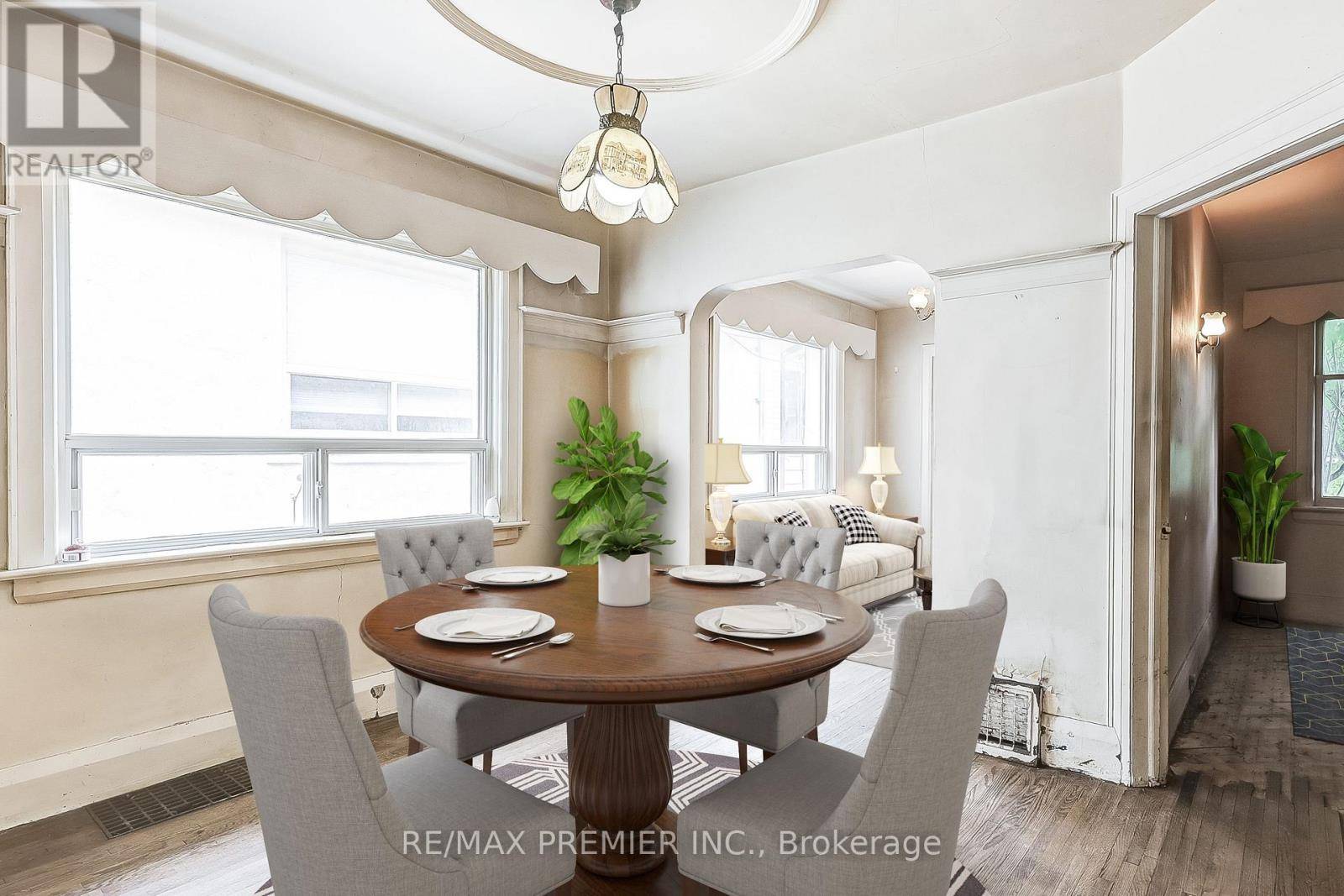 Toronto (rockcliffe-smythe), ON M6N2G9,16 PORTER AVE AVENUE