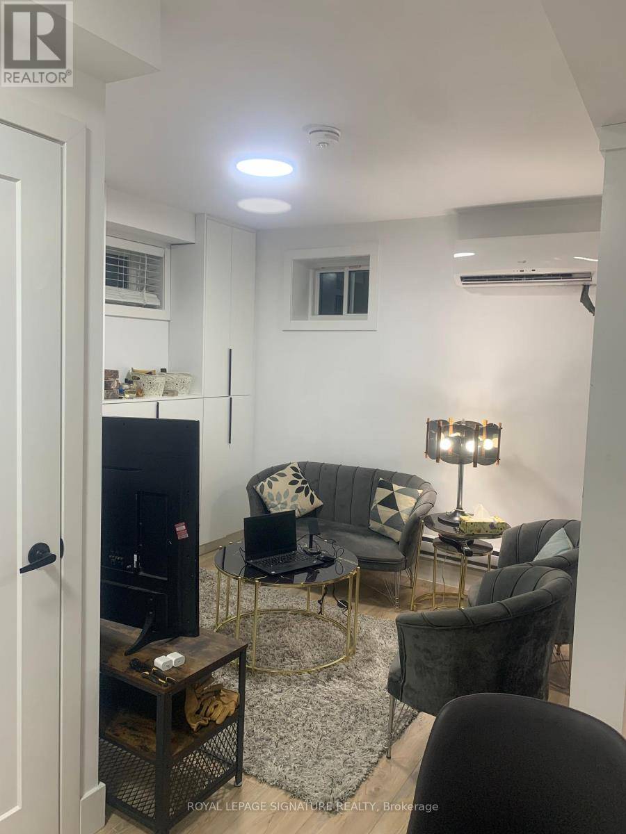 Toronto (dovercourt-wallace Emerson-junction), ON M6H3W6,541 St Clarens AVE East #Basement