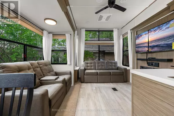 Oakville (cv Clearview), ON L6J7Y2,2380 Royal Windsor DR #2