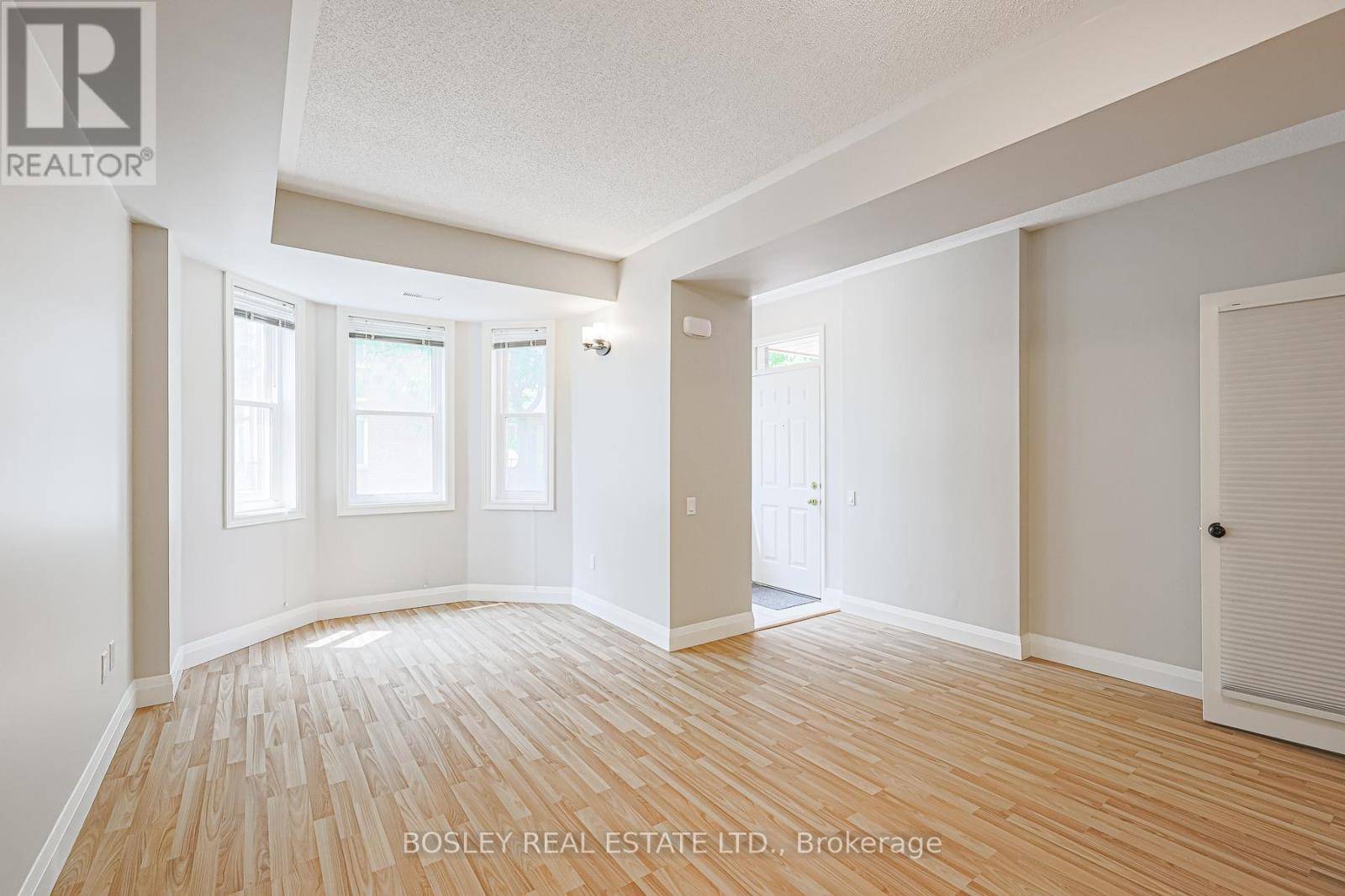 Toronto (yorkdale-glen Park), ON M6A3E7,760 Lawrence AVE West #211