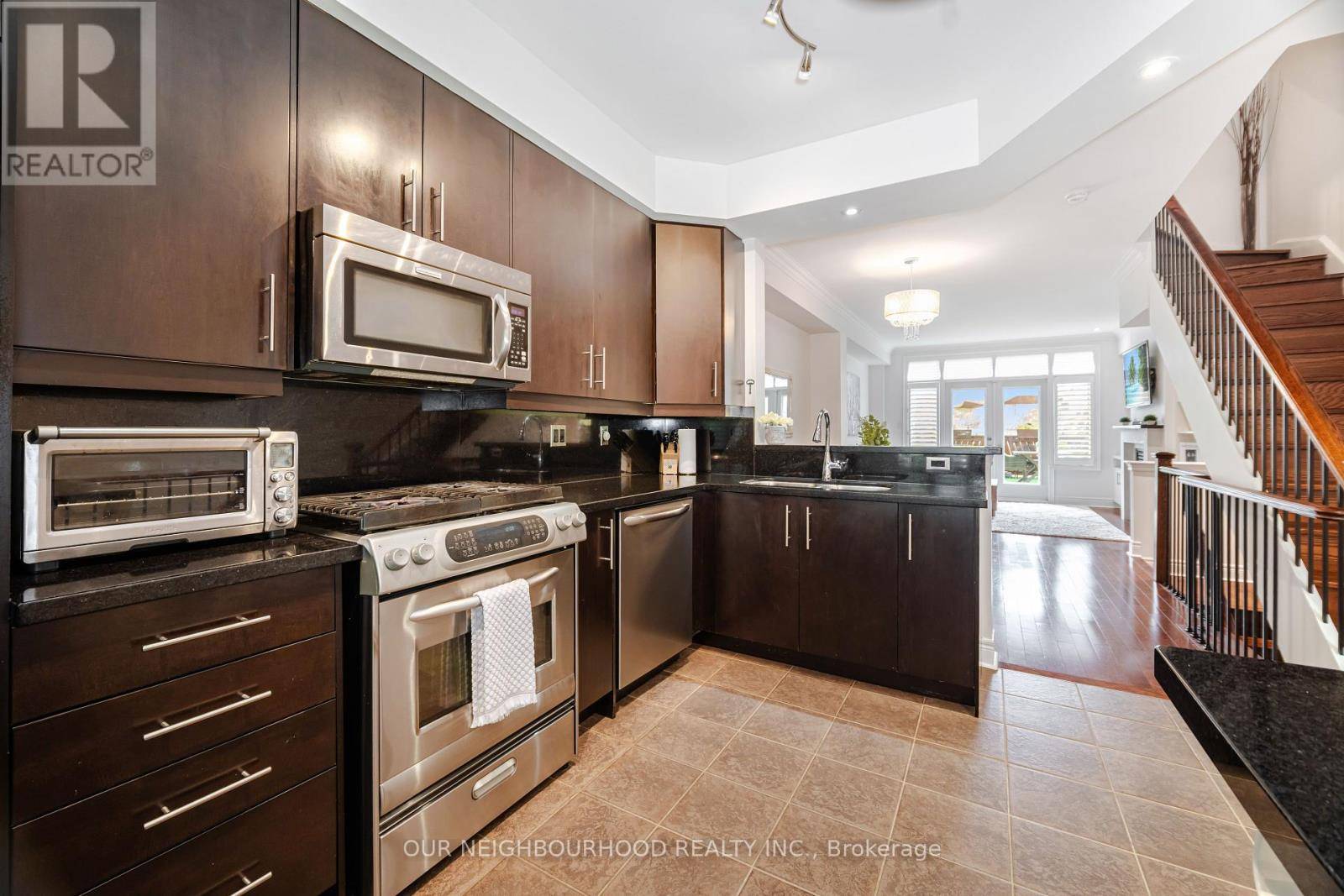 Toronto (mimico), ON M8Y2Y2,88 MILTON STREET