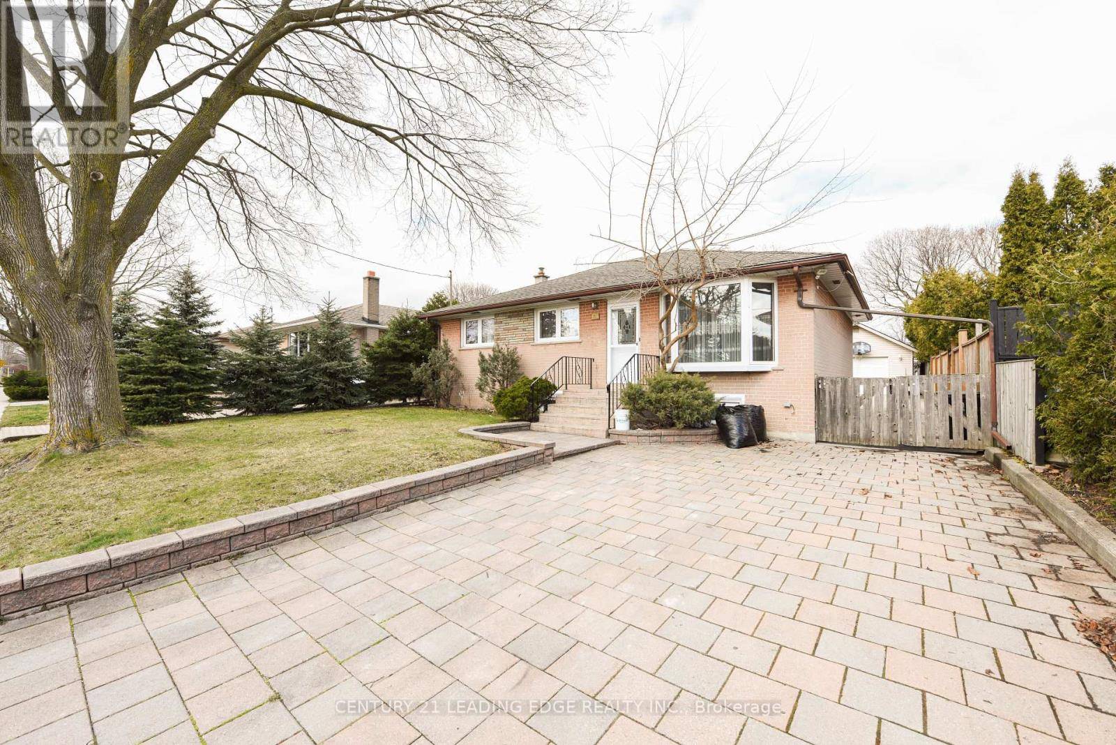 Toronto (kingsview Village-the Westway), ON M9R1J8,34 PARAGON ROAD