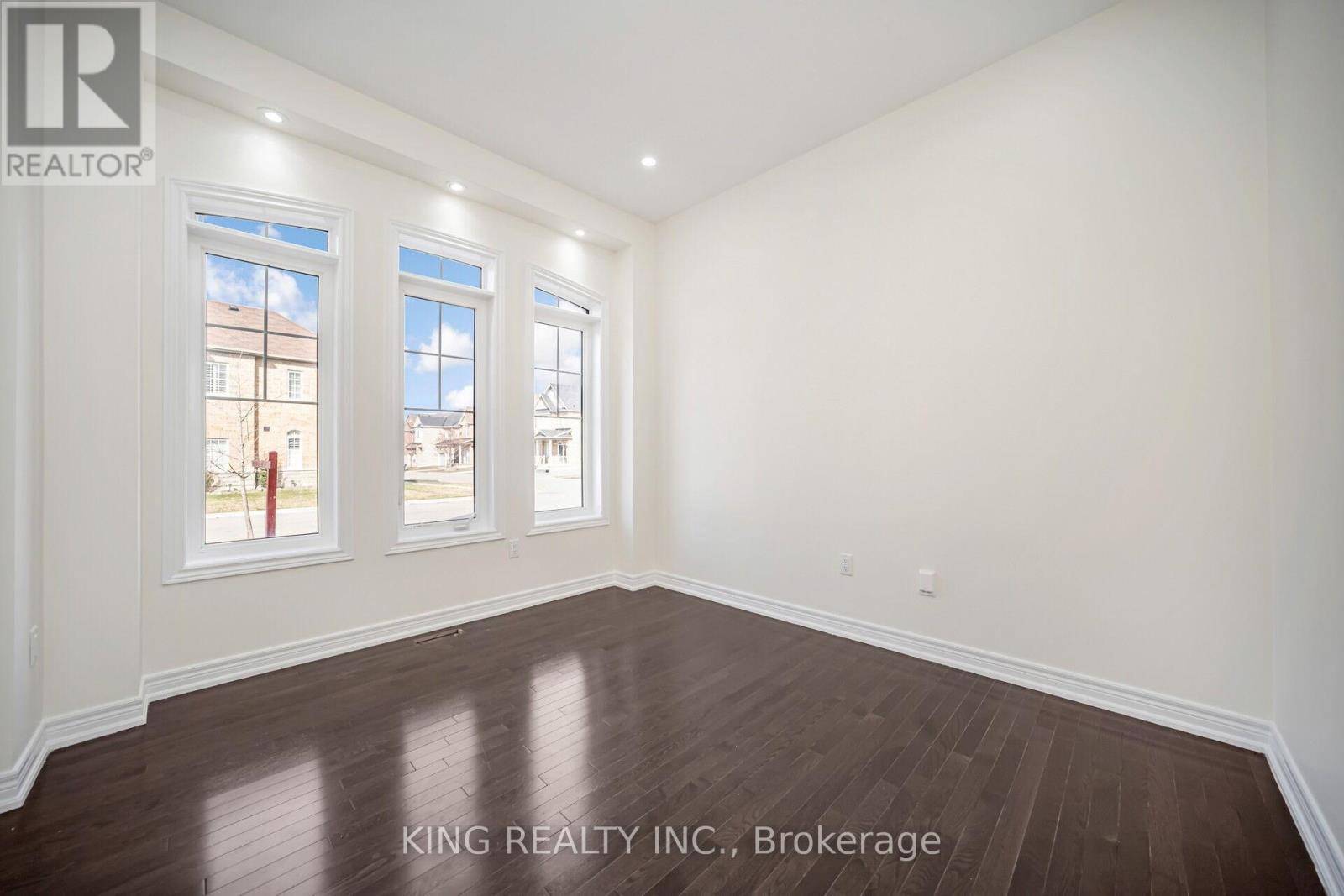Brampton (northwest Brampton), ON L7A0G1,52 HAVERSTOCK CRESCENT