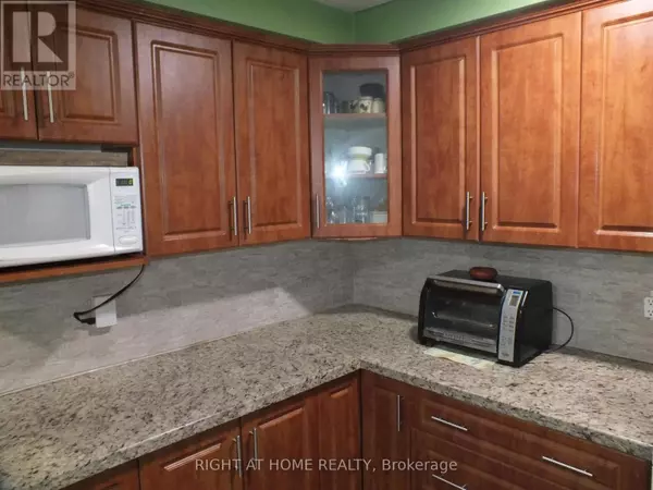 Mississauga (cooksville), ON L5B2N9,522 CAVELL DRIVE
