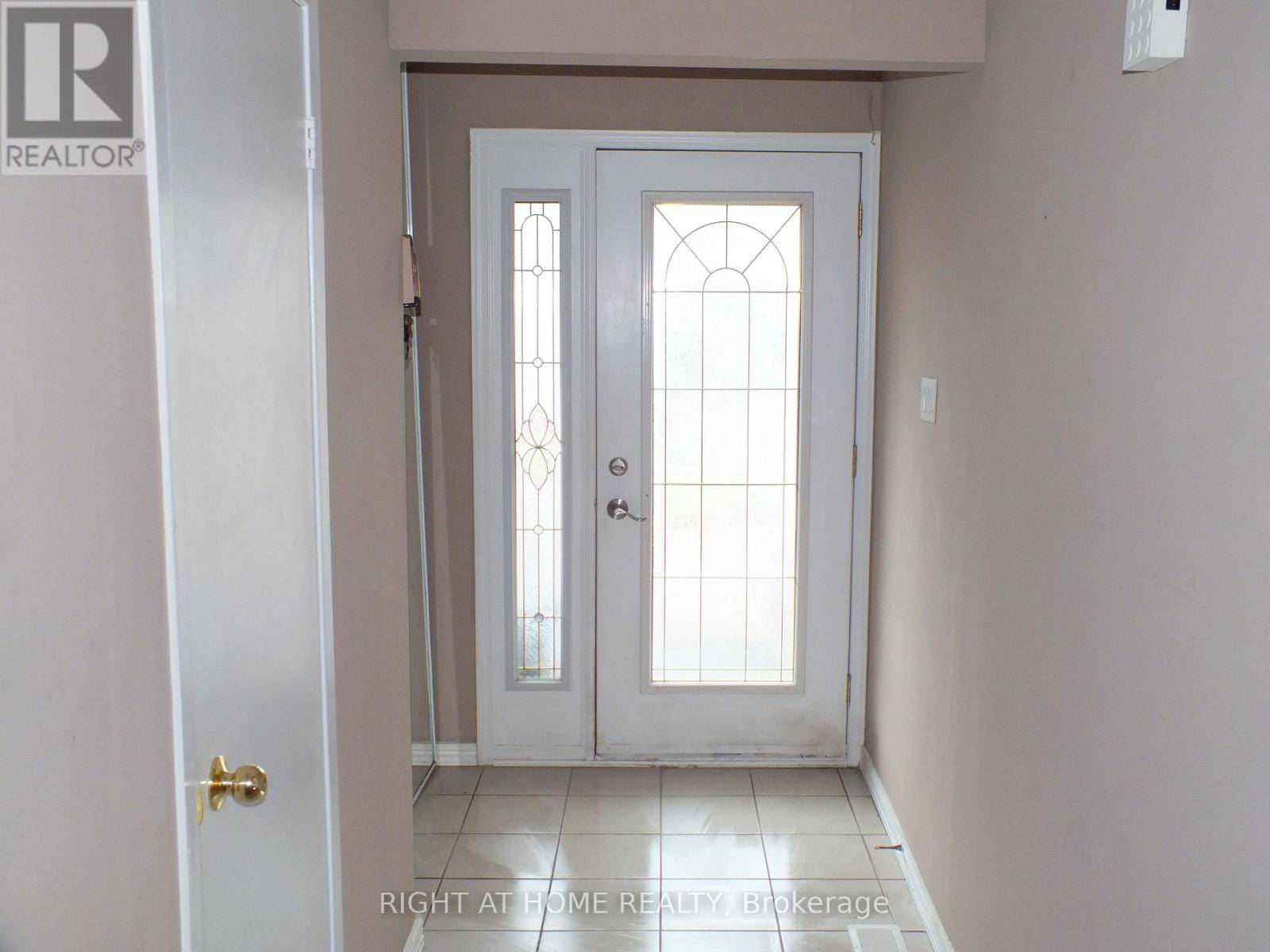 Mississauga (cooksville), ON L5B2N9,522 CAVELL DRIVE