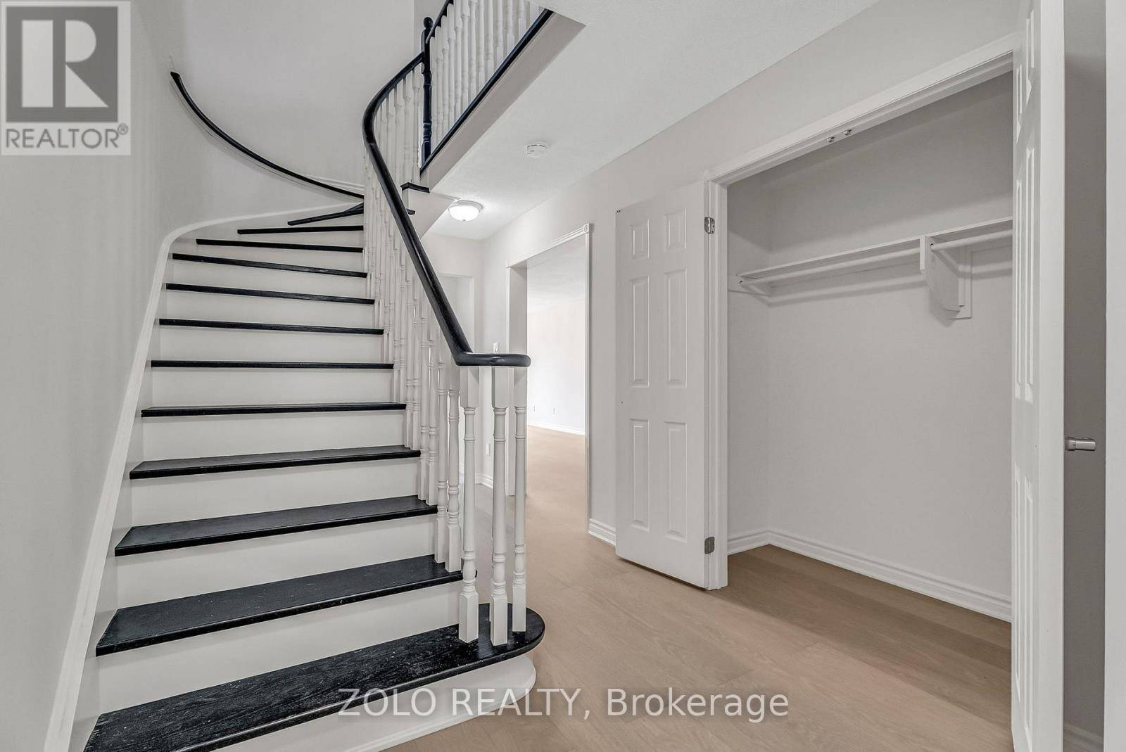 Mississauga (east Credit), ON L5V1R5,1091 WILMINGTON DRIVE
