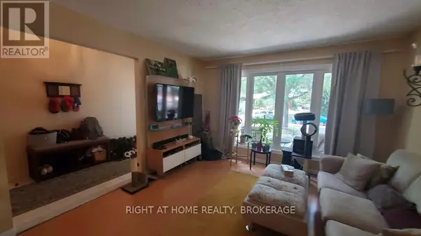 Mississauga (clarkson), ON L5J4H3,2406 POPLAR CRESCENT