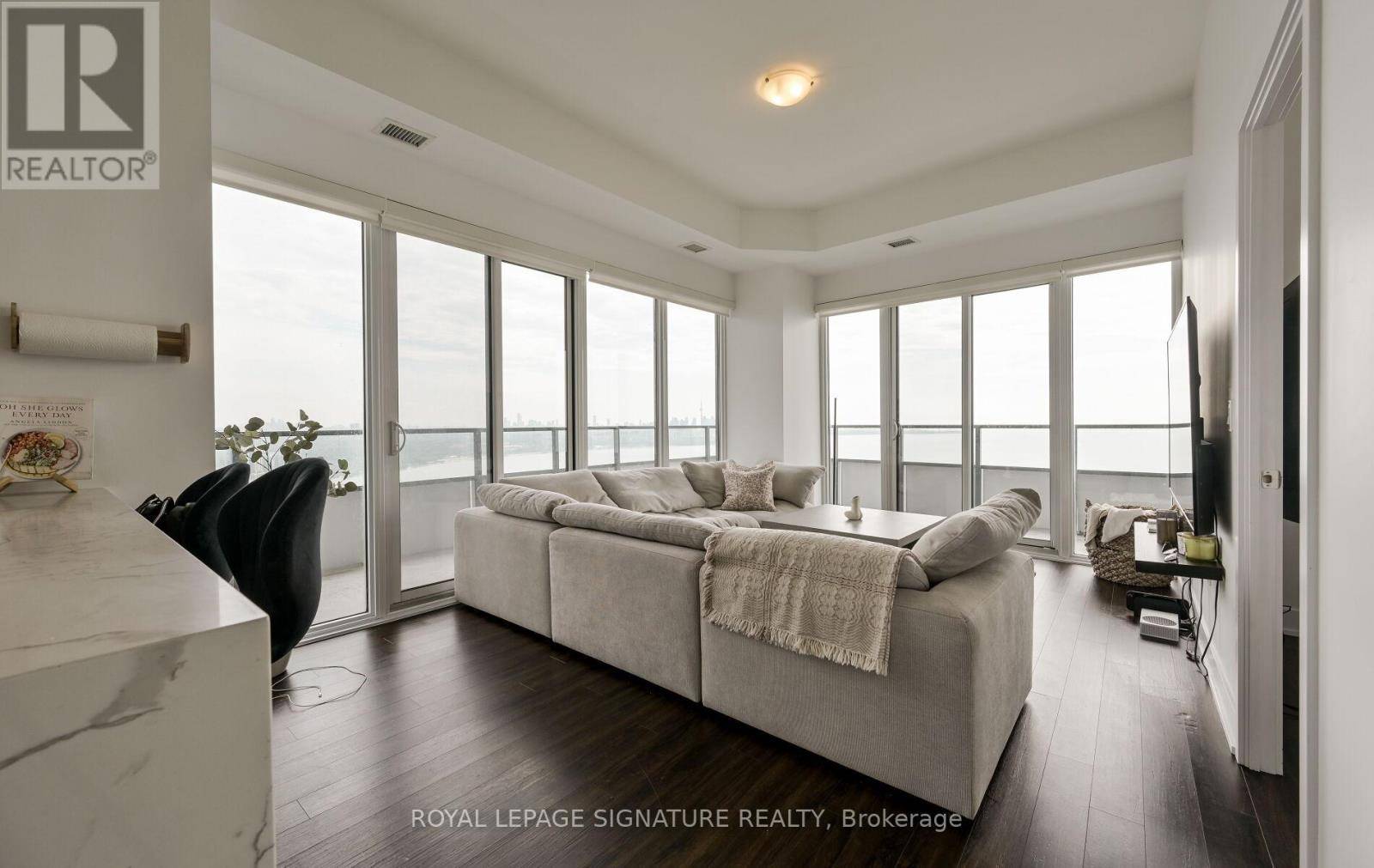 Toronto (mimico), ON M8V0C7,20 Shore Breeze DR #4107