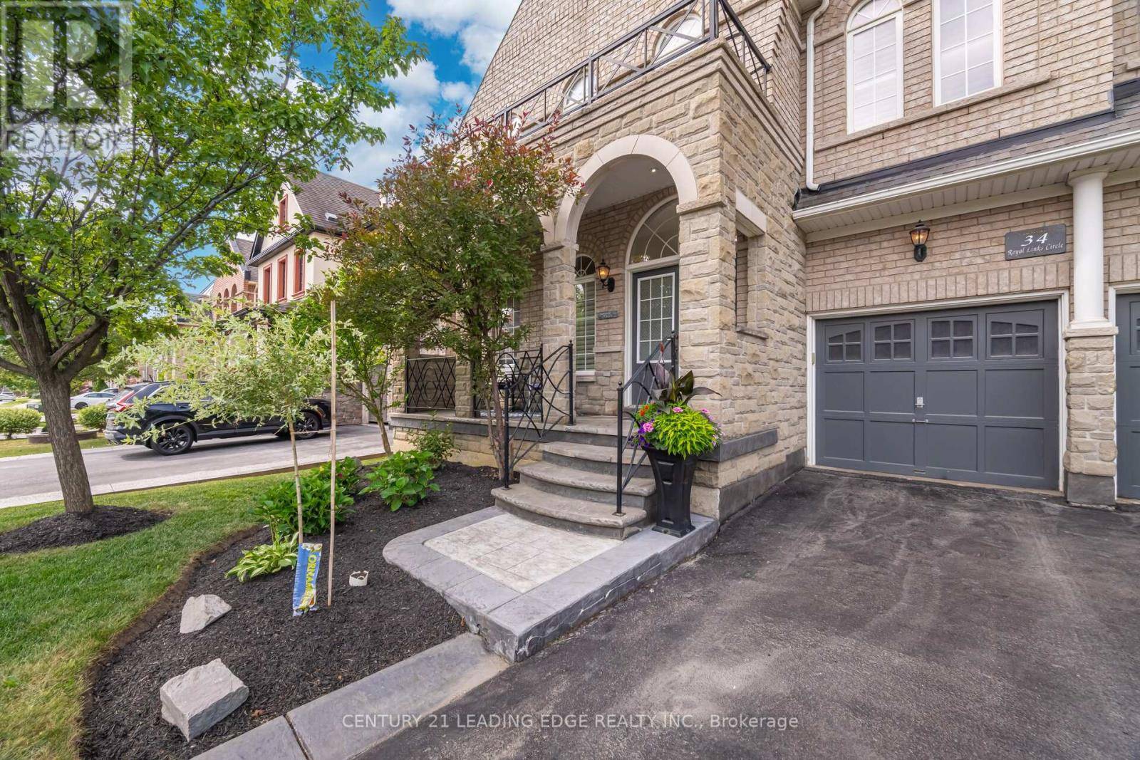 Brampton (vales Of Castlemore North), ON L6P2Z9,34 ROYAL LINKS CIRCLE