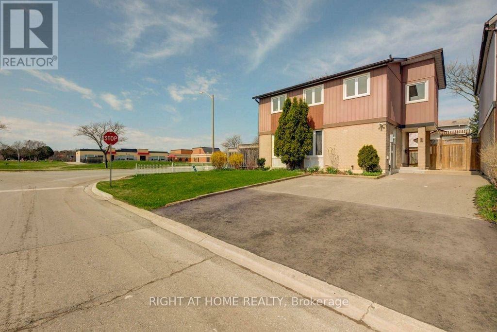 1 HEDLEY COURT, Brampton (central Park), ON L6S2B6