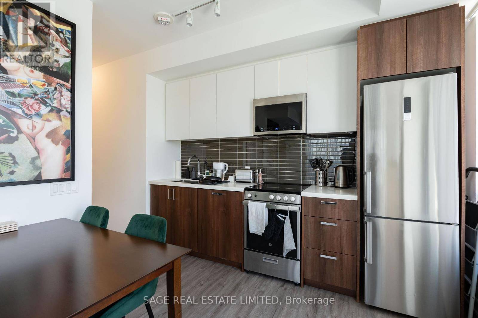 Toronto (weston-pellam Park), ON M6N1J6,1787 St Clair AVE West #521