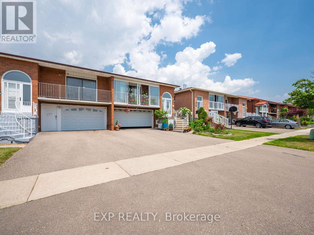 Toronto (york University Heights), ON M3J3G1,30 SHARPECROFT BOULEVARD