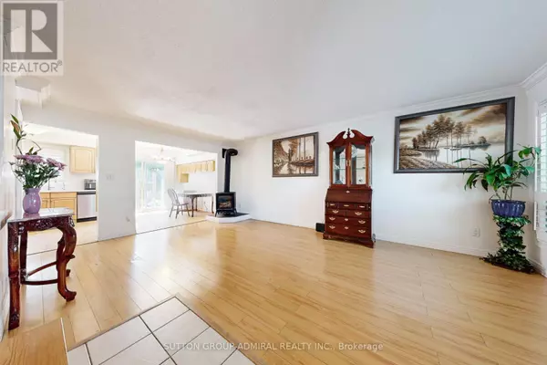 Oakville (cp College Park), ON L6H1W3,1517 Elm RD #3