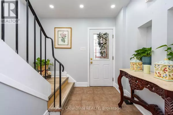 1538 Lancaster DR #116, Oakville (fa Falgarwood), ON L6H2Z3