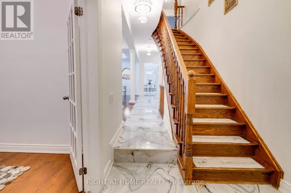 Oakville (br Bronte), ON L6L6X9,3456 REBECCA STREET
