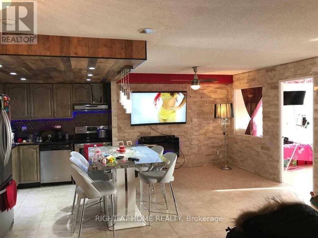Mississauga (cooksville), ON L5B3Z2,155 Hillcrest AVE #2208