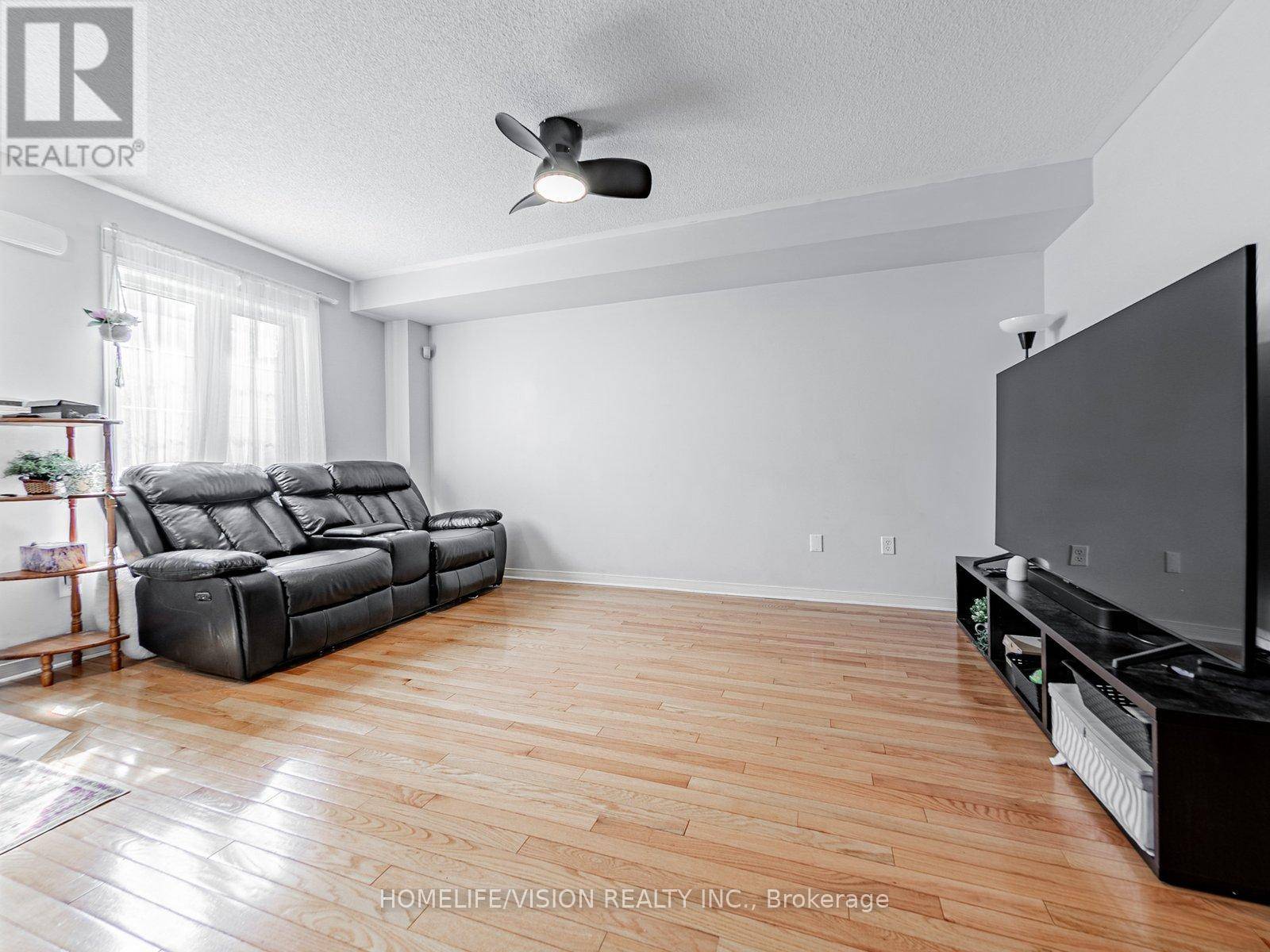 Toronto (downsview-roding-cfb), ON M3L0E7,10 ODOARDO DI SANTO CIRCLE W