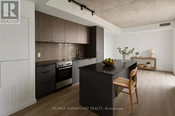 Toronto (stonegate-queensway), ON M8Z0G3,7 Smith CRES #601