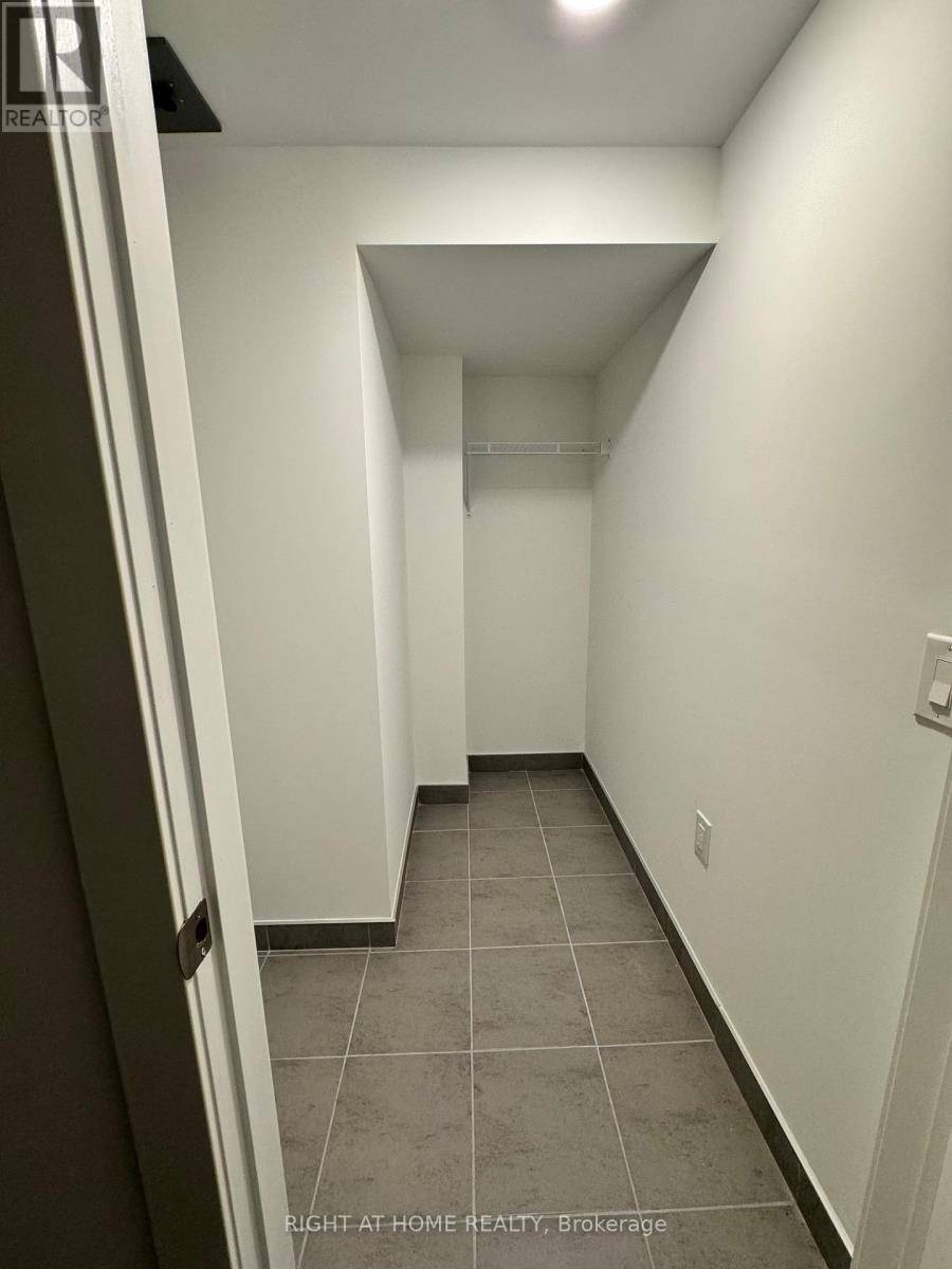 Mississauga (lakeview), ON L5G0C6,1115 Douglas McCurdy Comm RD North #105