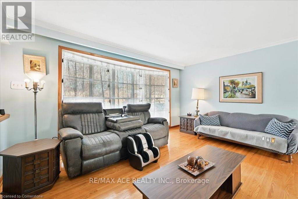 Burlington (shoreacres), ON L7L2B6,618 ARTREVA CRESCENT