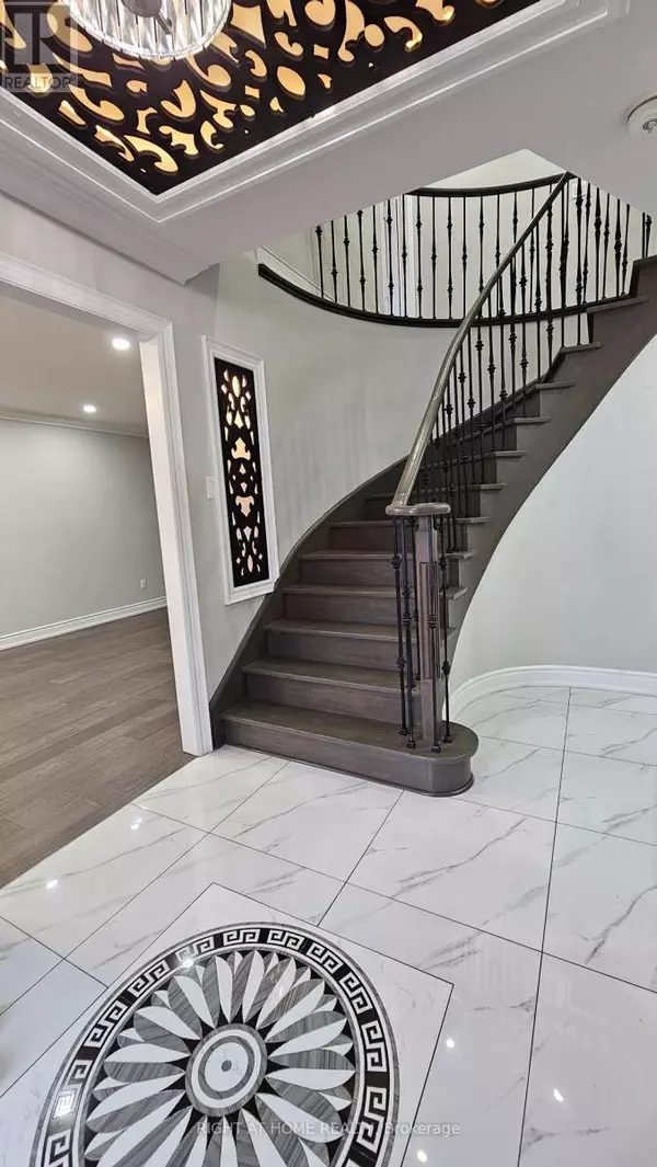 Oakville (wc Wedgewood Creek), ON L6H4W2,387 Glenashton DR #UPPER