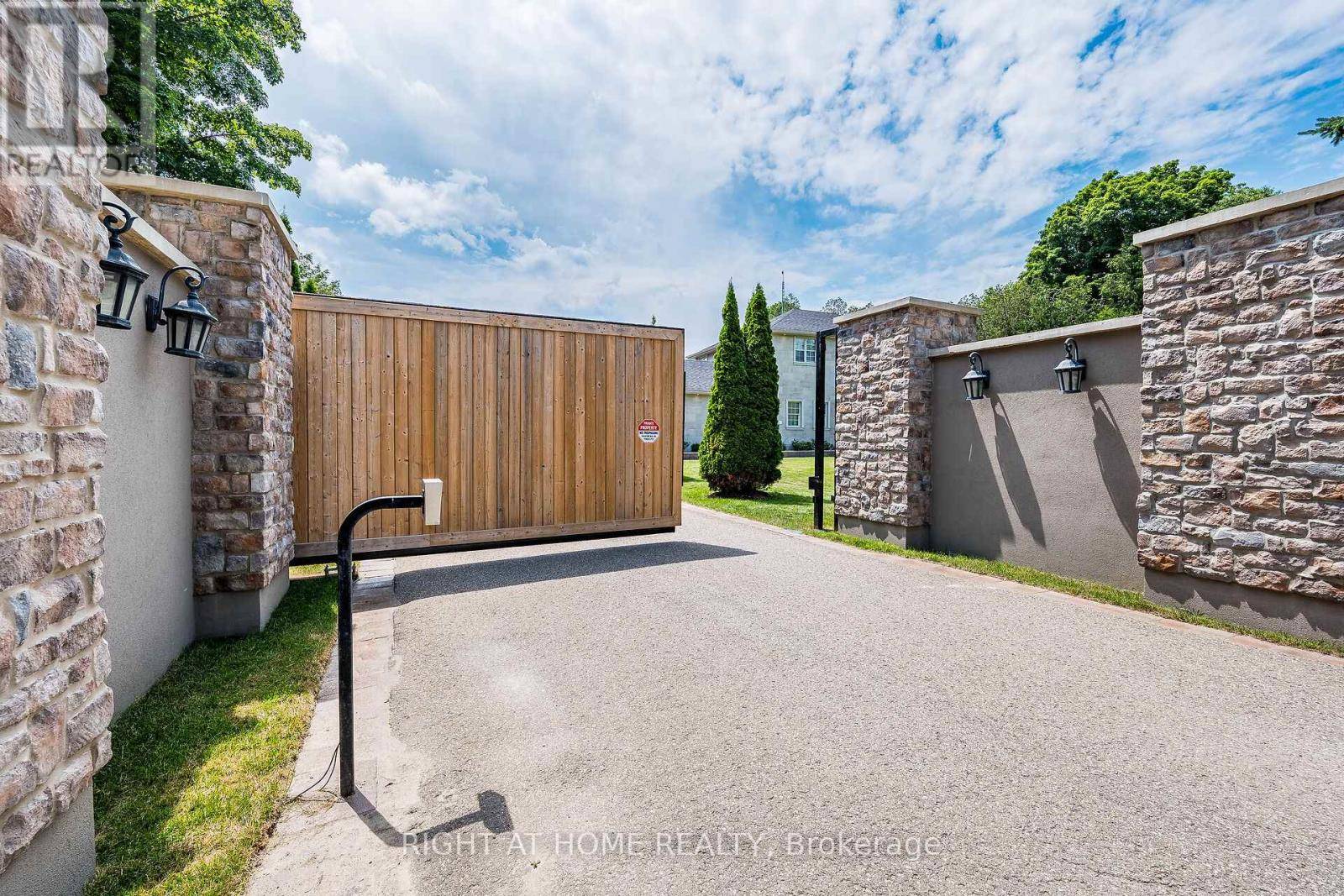 Milton, ON L0P1B0,13640 GUELPH LINE