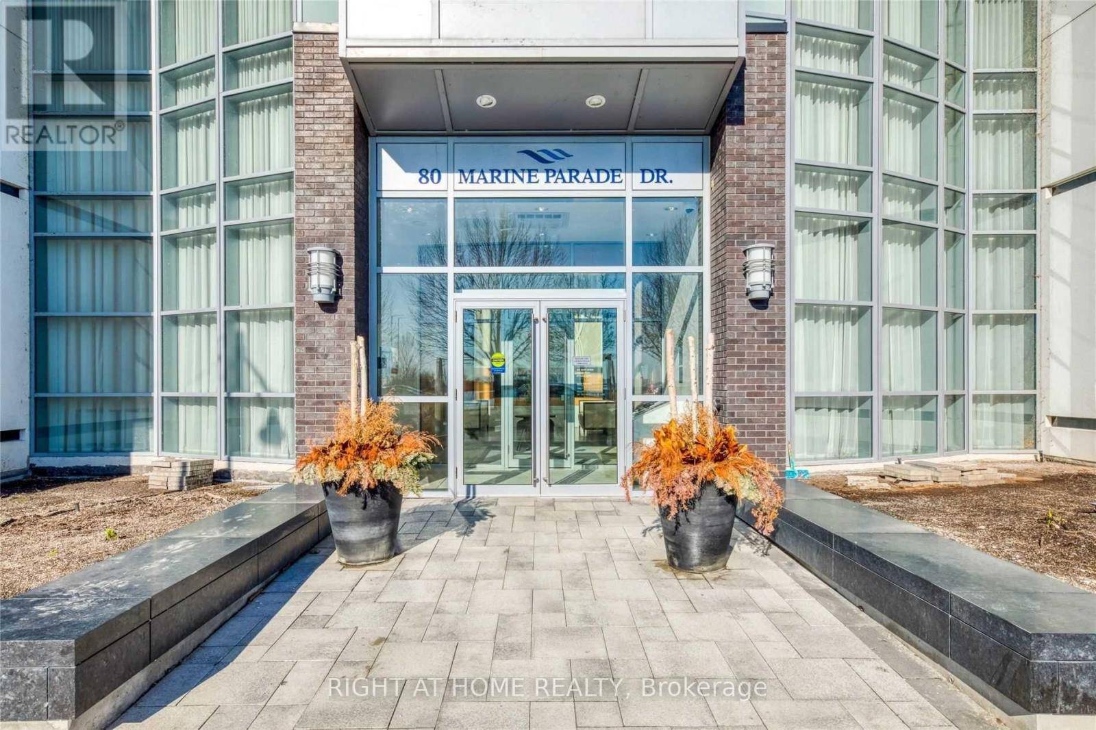 Toronto (mimico), ON M8V0A3,80 Marine Parade DR #422