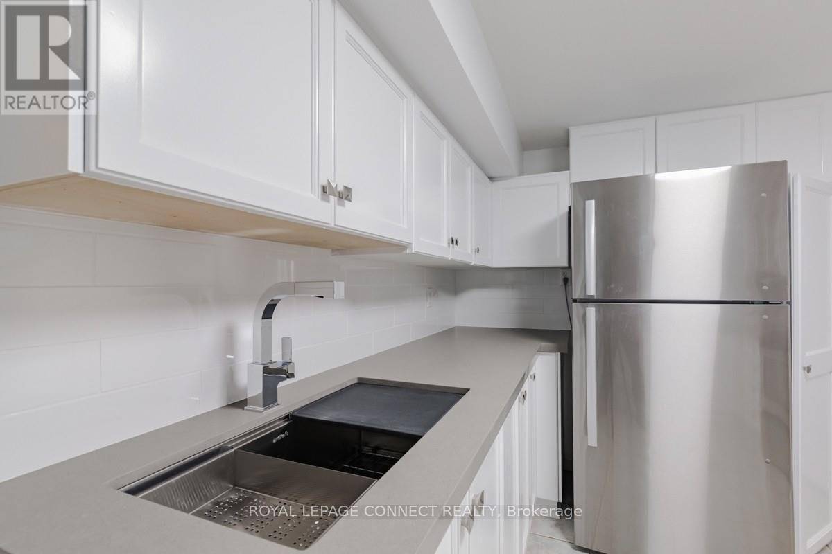 Toronto (roncesvalles), ON M6R2Y8,159 Parkside DR #4