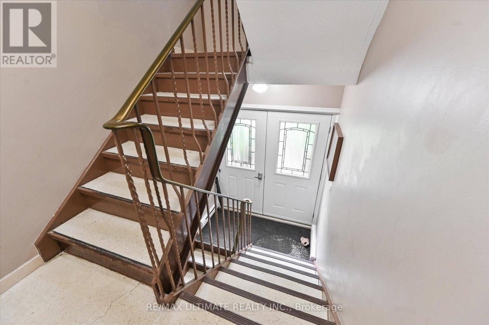 Toronto (rockcliffe-smythe), ON M6N3Y2,76 HILLDALE ROAD
