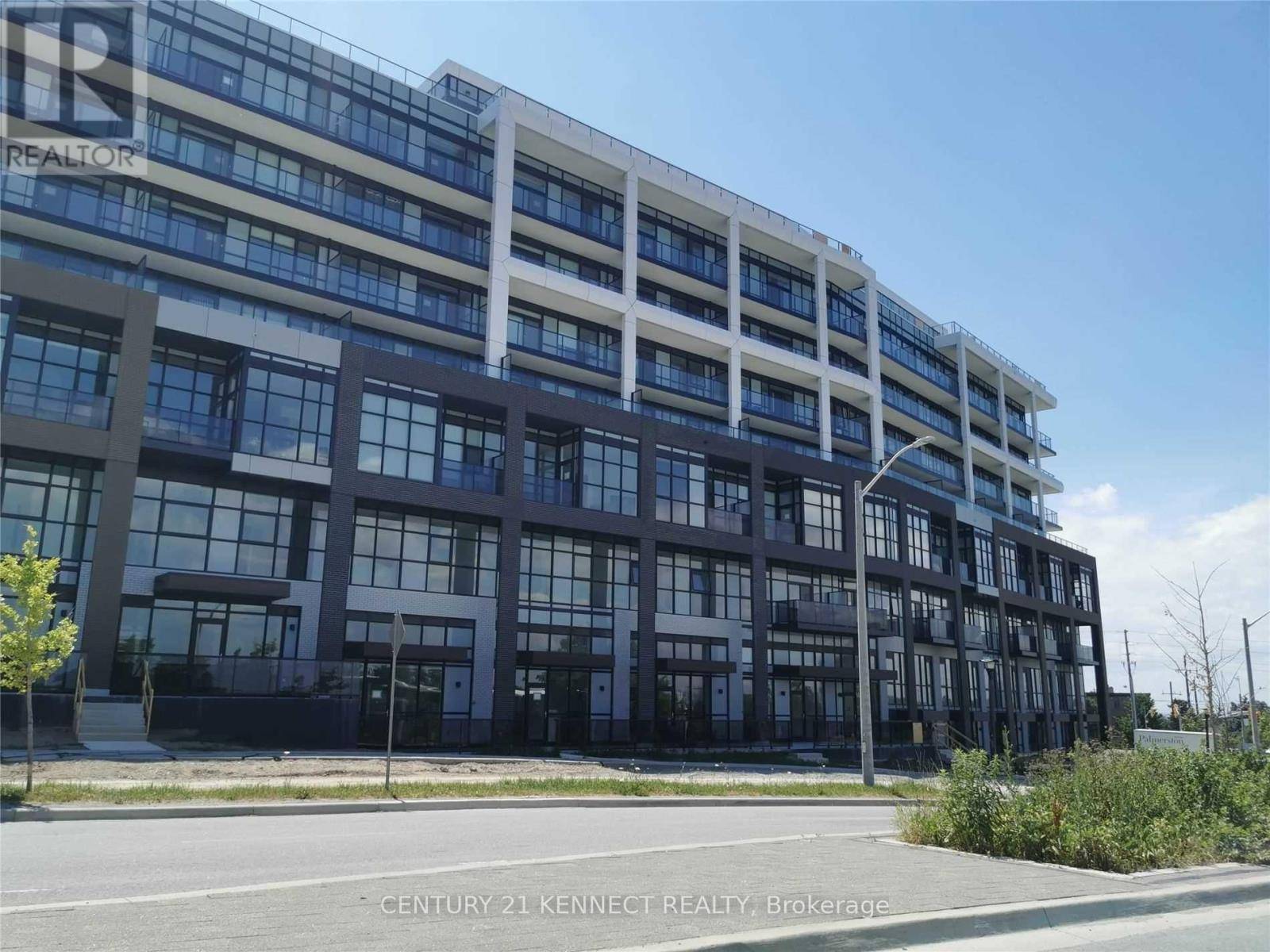 Toronto (downsview-roding-cfb), ON M3K0E1,60 George Butchart DR #TH 3