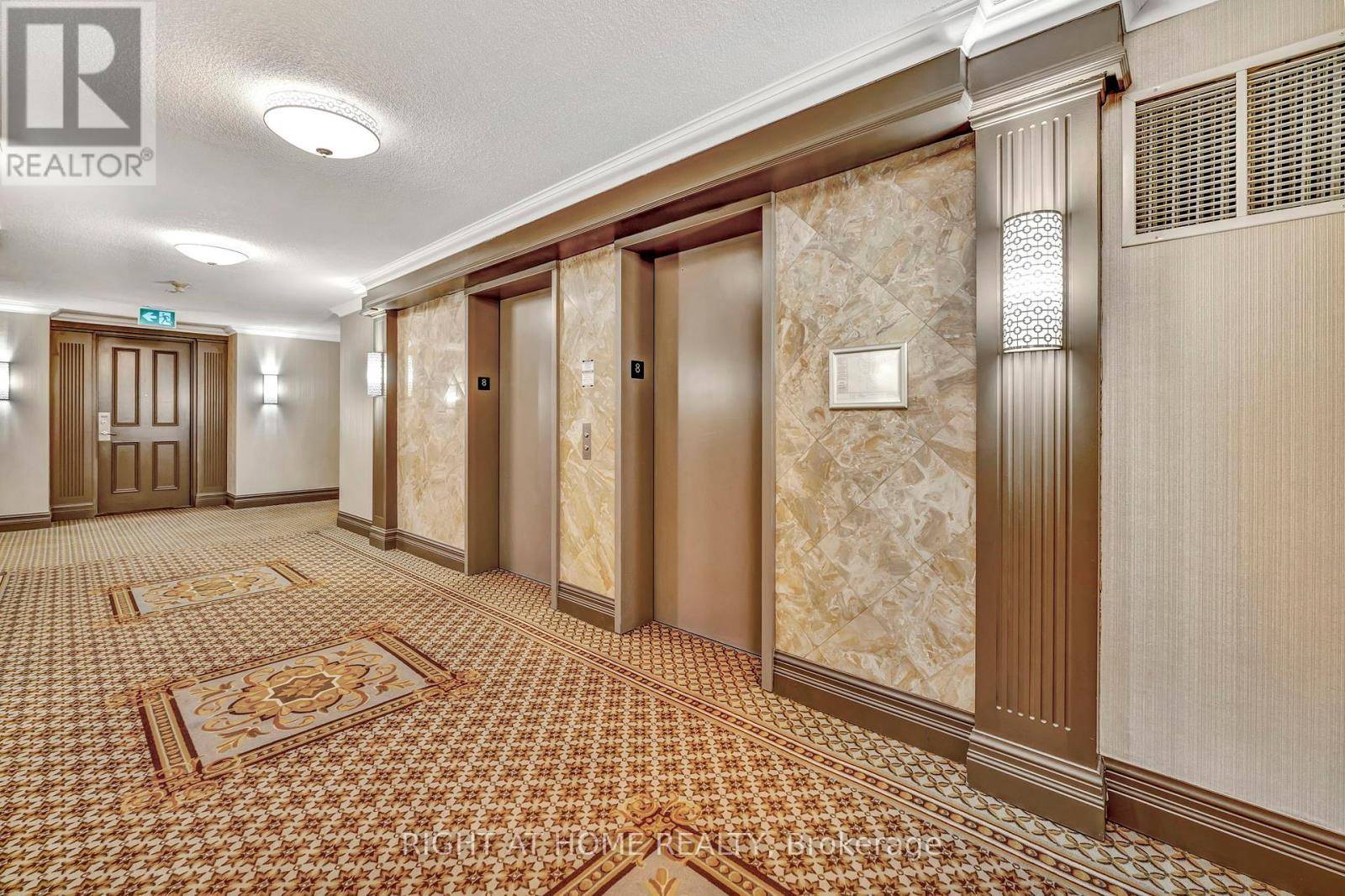 Burlington (brant), ON L7R4K1,2190 Lakeshore RD #802