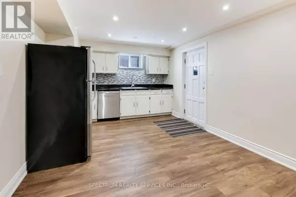 Toronto (downsview-roding-cfb), ON M3K1J6,141 Katherine RD #BSMT