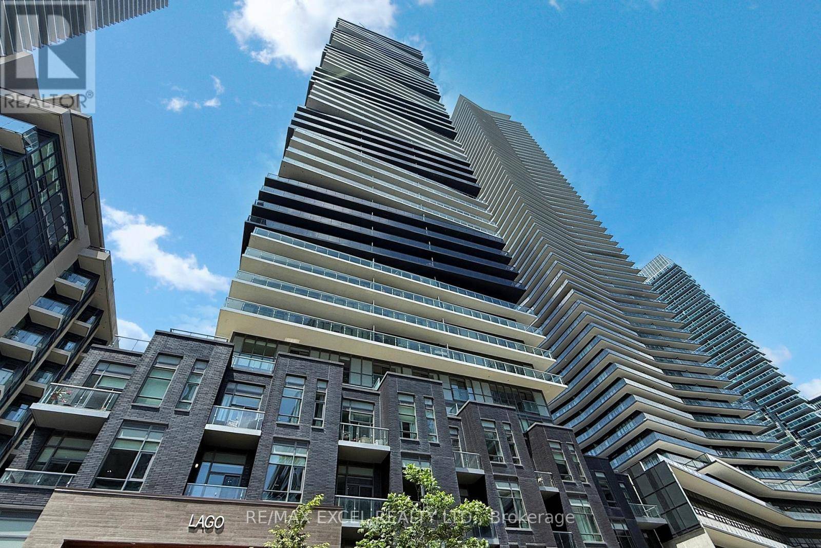 Toronto (mimico), ON M8V0C4,56 Annie Craig DR #312