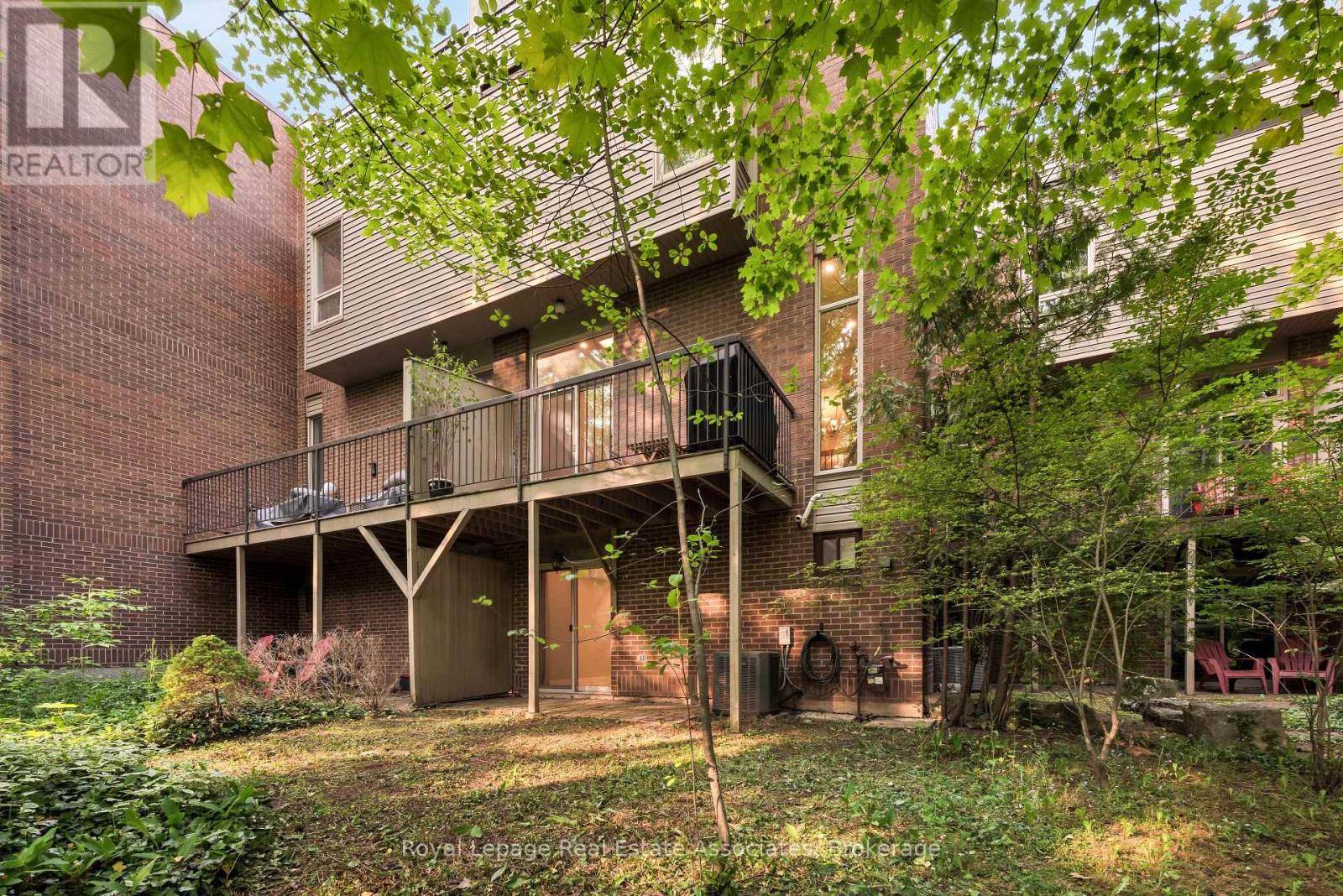 Oakville (cp College Park), ON L6H2W7,1250 Marlborough CT #23