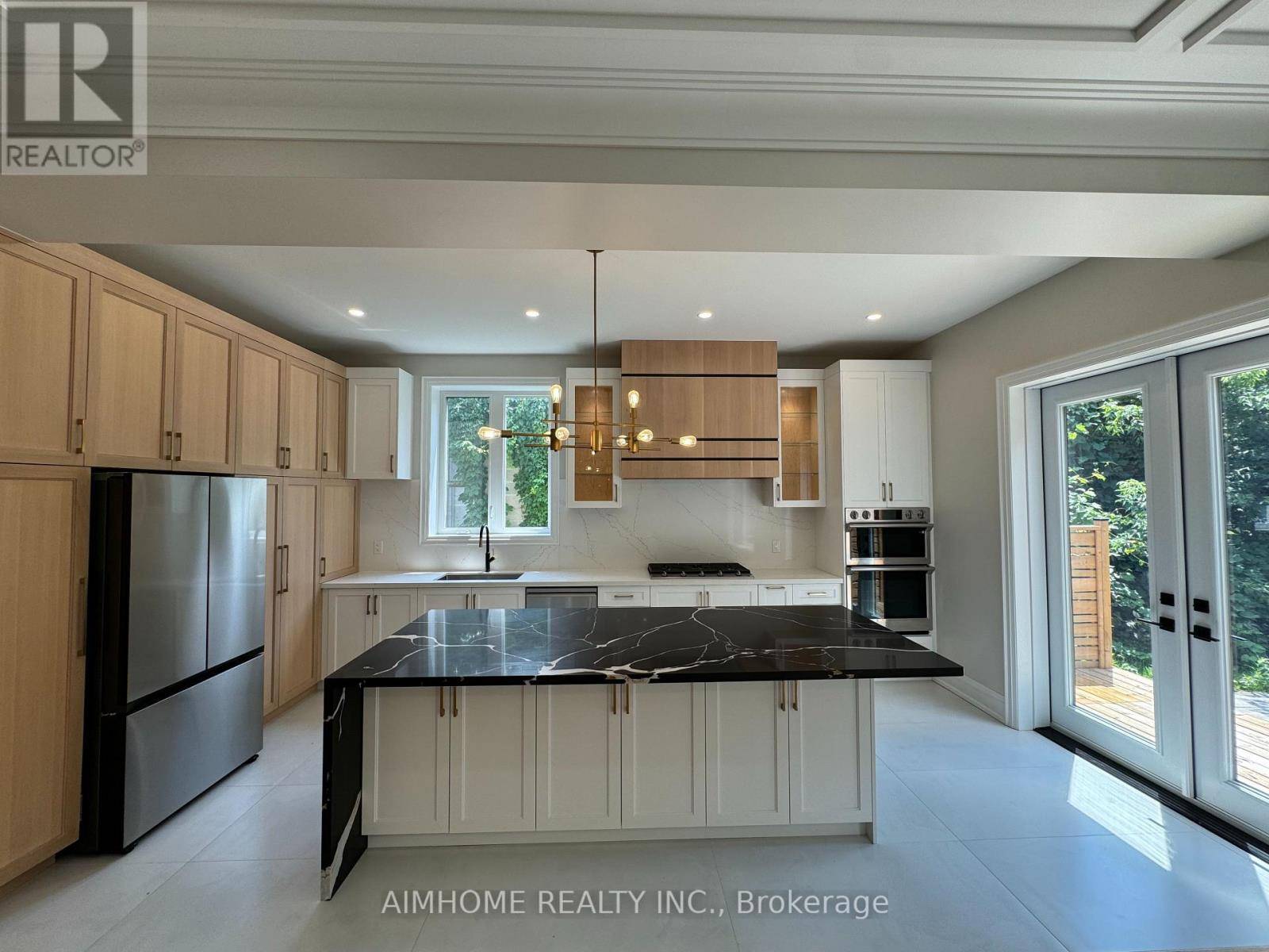 Mississauga (lakeview), ON L5E2G3,1104 EDGELEIGH AVENUE