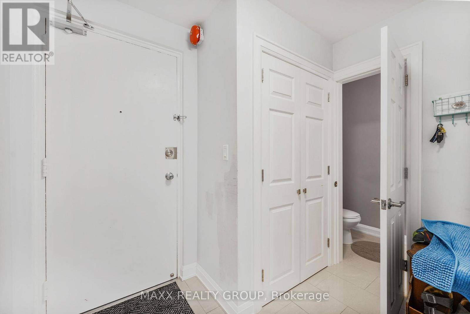 Mississauga (erindale), ON L5C2J8,3360 The Credit Woodlands RD #14