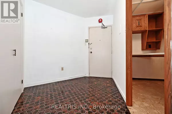 Mississauga (cooksville), ON L5B1R6,2323 Confederation Pkwy #807
