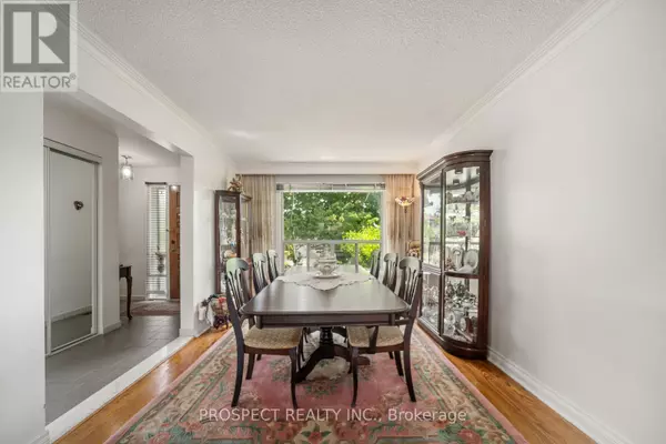 Toronto (rustic), ON M6L1J7,8 SONNET COURT