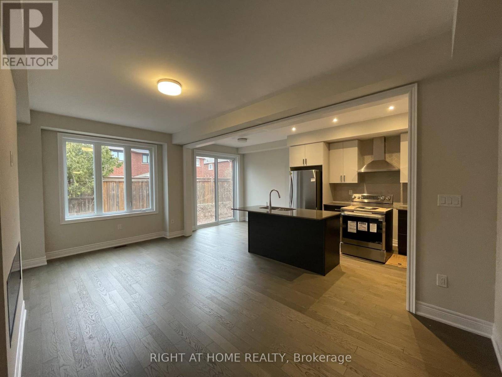 Oakville (wm Westmount), ON L6M5T1,2184 Postmaster DR #16