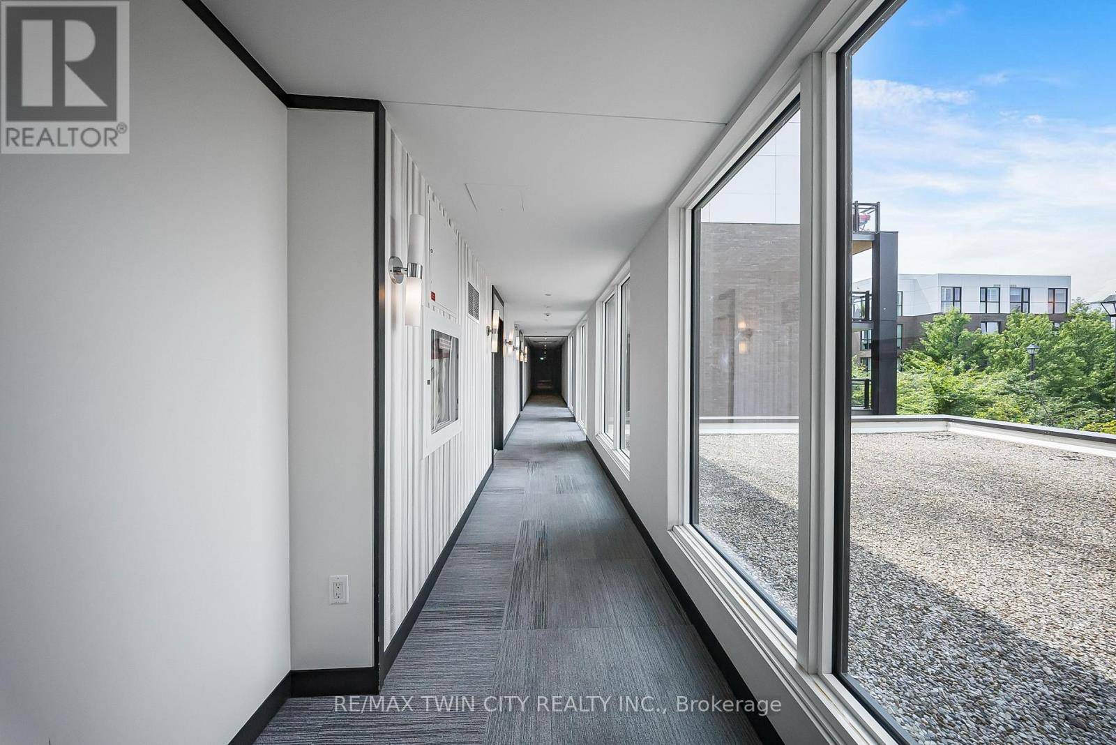 Oakville (go Glenorchy), ON L6W0W5,168 SABINA DR #214