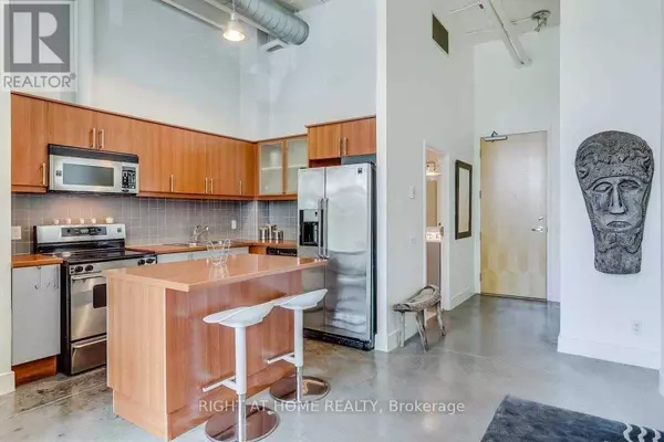 Toronto (briar Hill-belgravia), ON M6B4M4,1001 Roselawn AVE #109