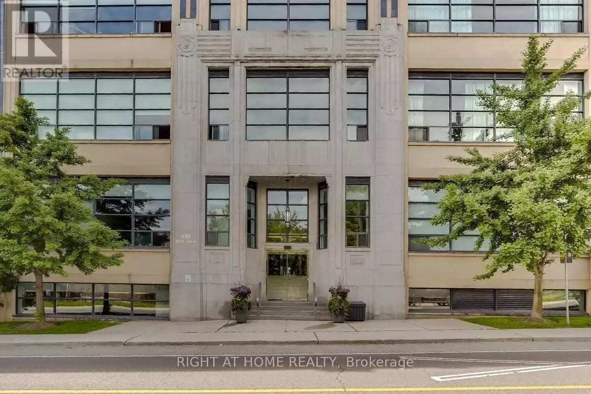 Toronto (briar Hill-belgravia), ON M6B4M4,1001 Roselawn AVE #109