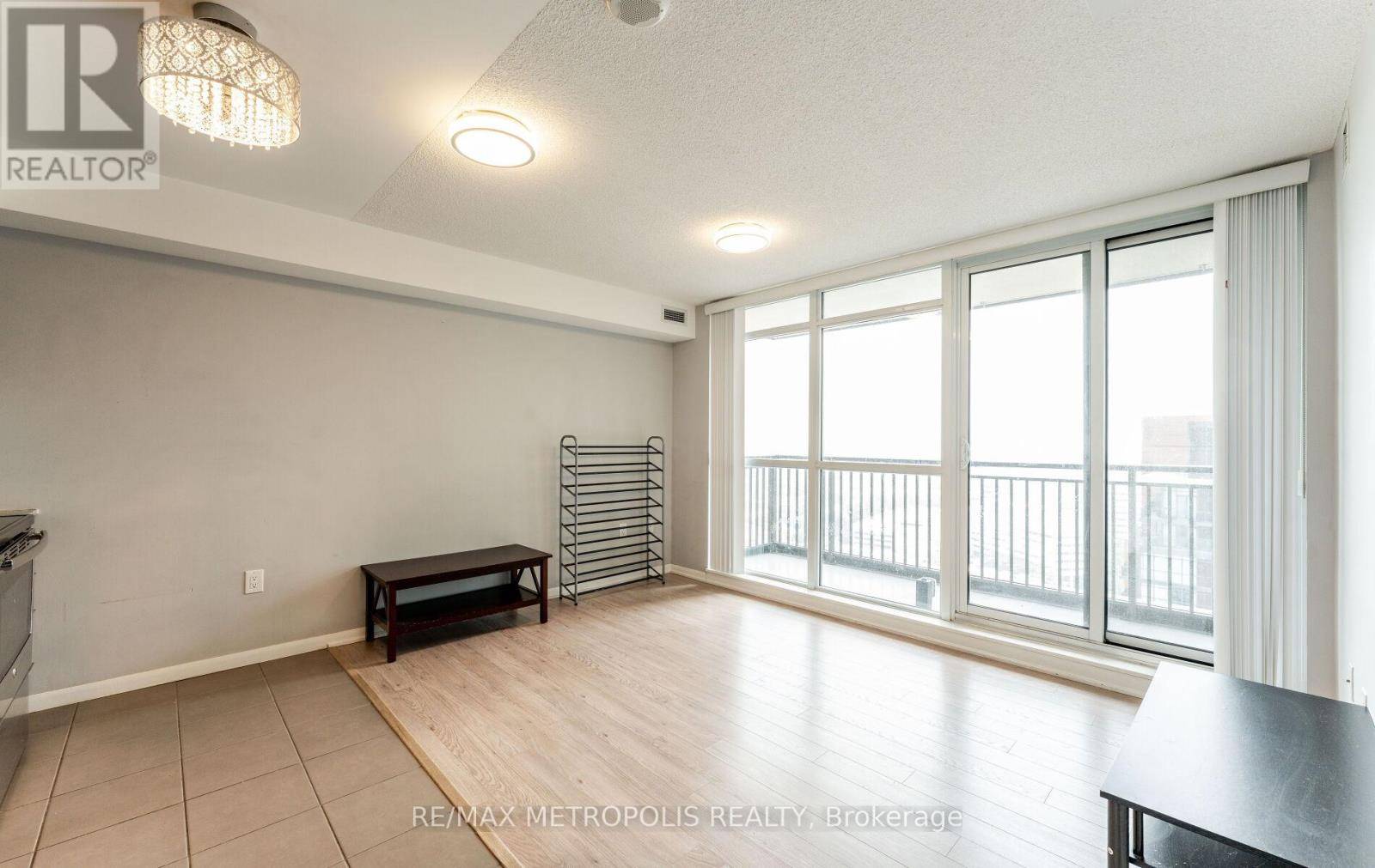 Toronto (yorkdale-glen Park), ON M6A0A2,830 Lawrence AVE West #2305