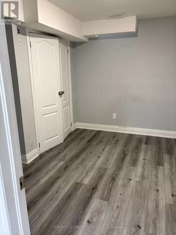 Brampton (fletcher's West), ON L6Y2M8,52 Moffatt AVE #BASEMENT