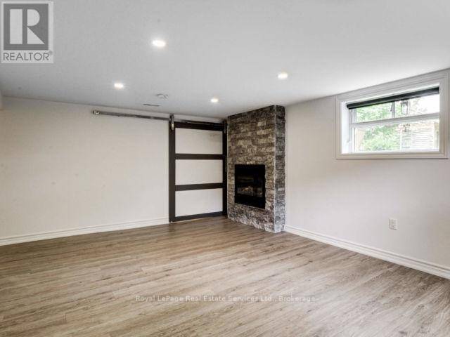 Oakville (co Central), ON L6K2E2,83 Kingswood RD #Lower