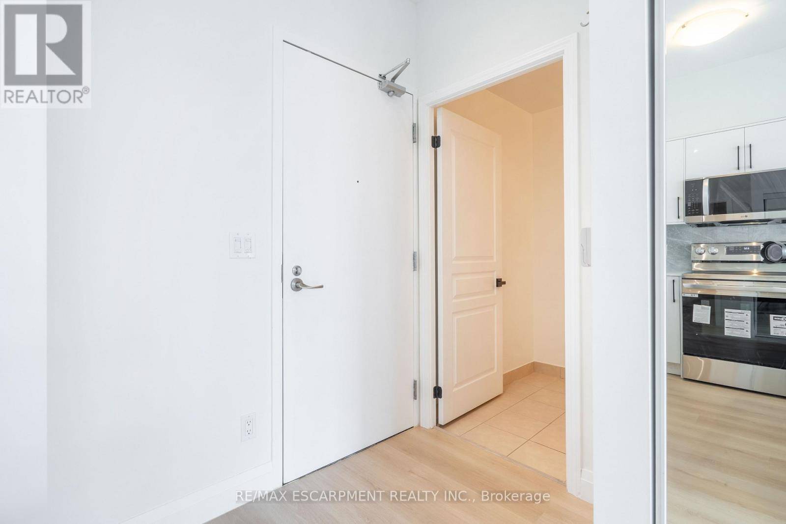 Toronto (mimico), ON M8V0B2,2230 Lake shore BLVD West #303