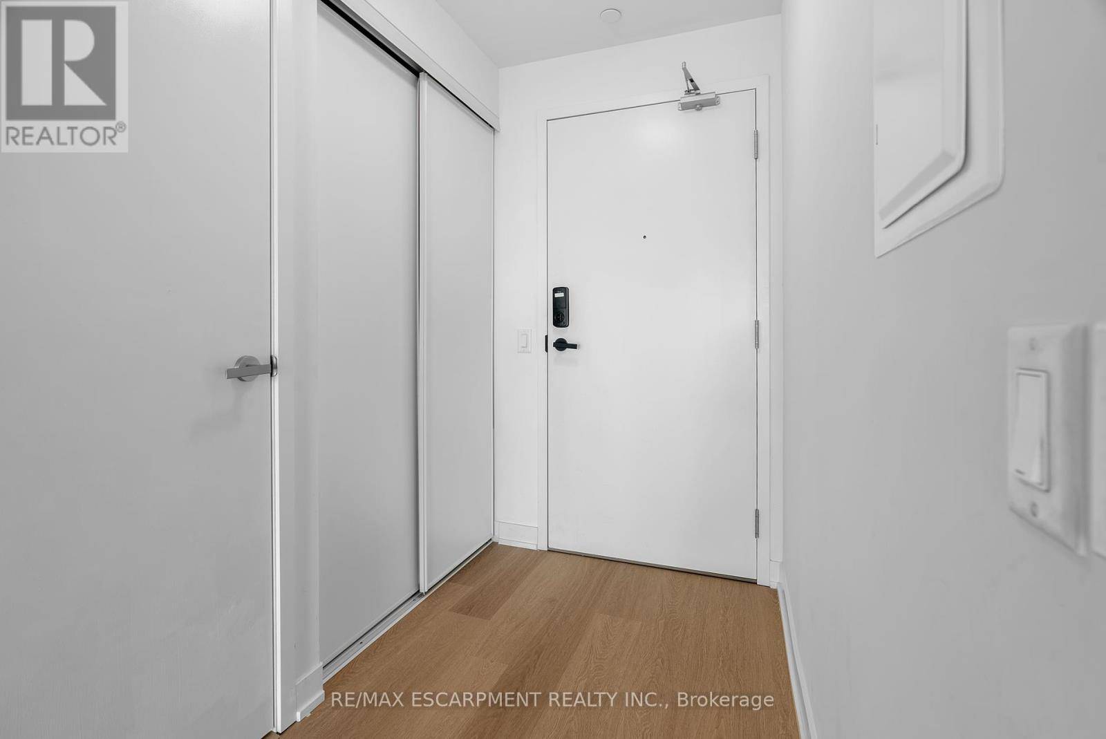 Mississauga (city Centre), ON L5B0M4,3883 Quartz RD #3413
