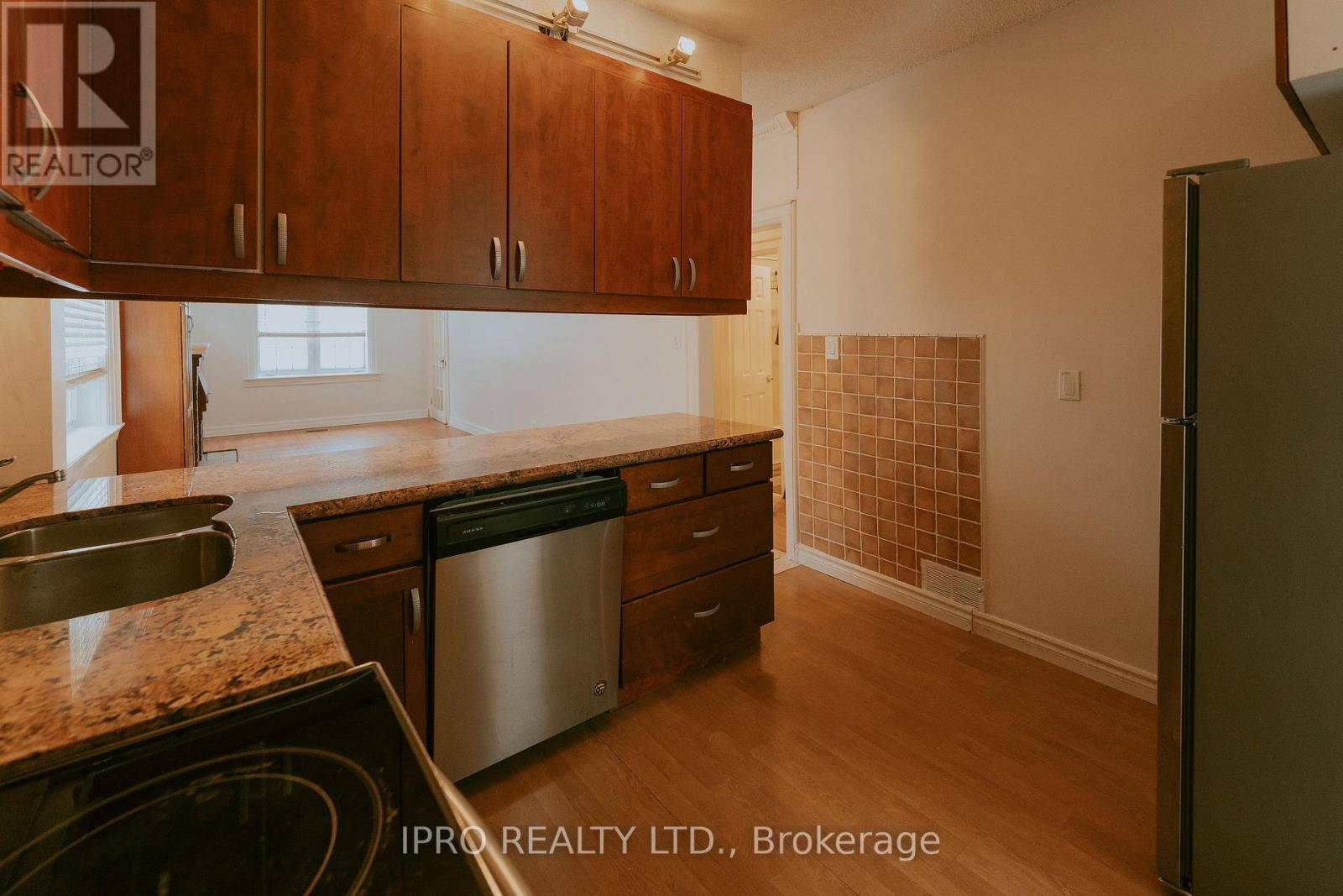 Toronto (briar Hill-belgravia), ON M6E2L9,183 LIVINGSTONE AVENUE W